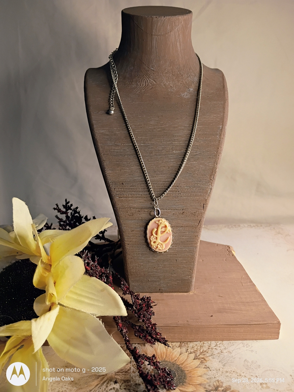 Beautiful Letter "L" Pendant Necklace - Women Jewelry